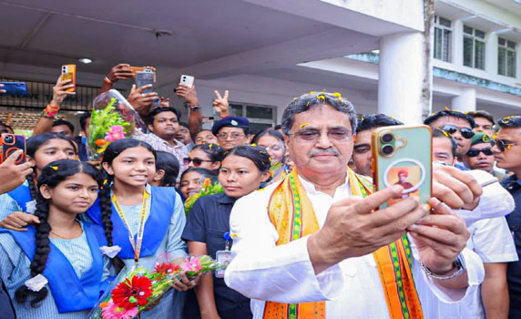 Tripura CM Dr. Manik Saha clicks selfie with schoolgirls during South Tripura visit.